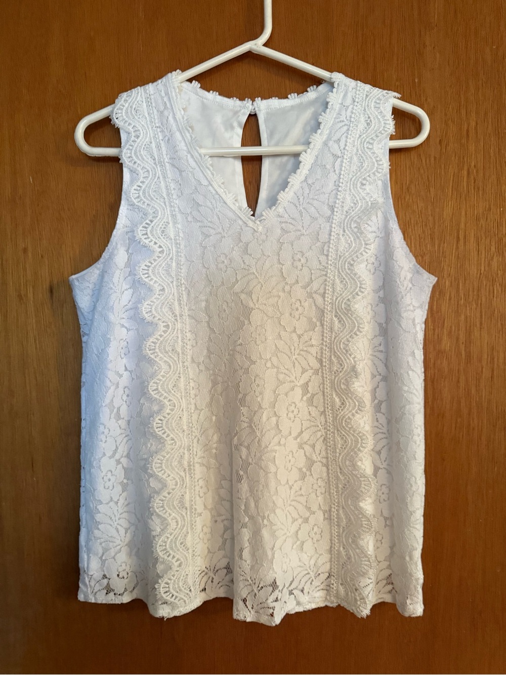 Source Unknown White Lace Sleeveless V-Neck Top